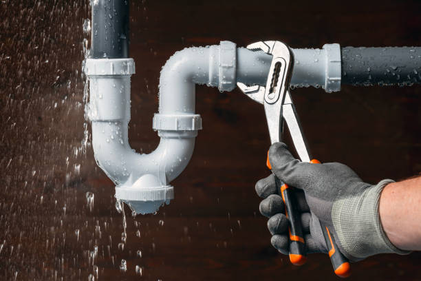 Professional Gas Line Repair technician working in Woodburn, IA